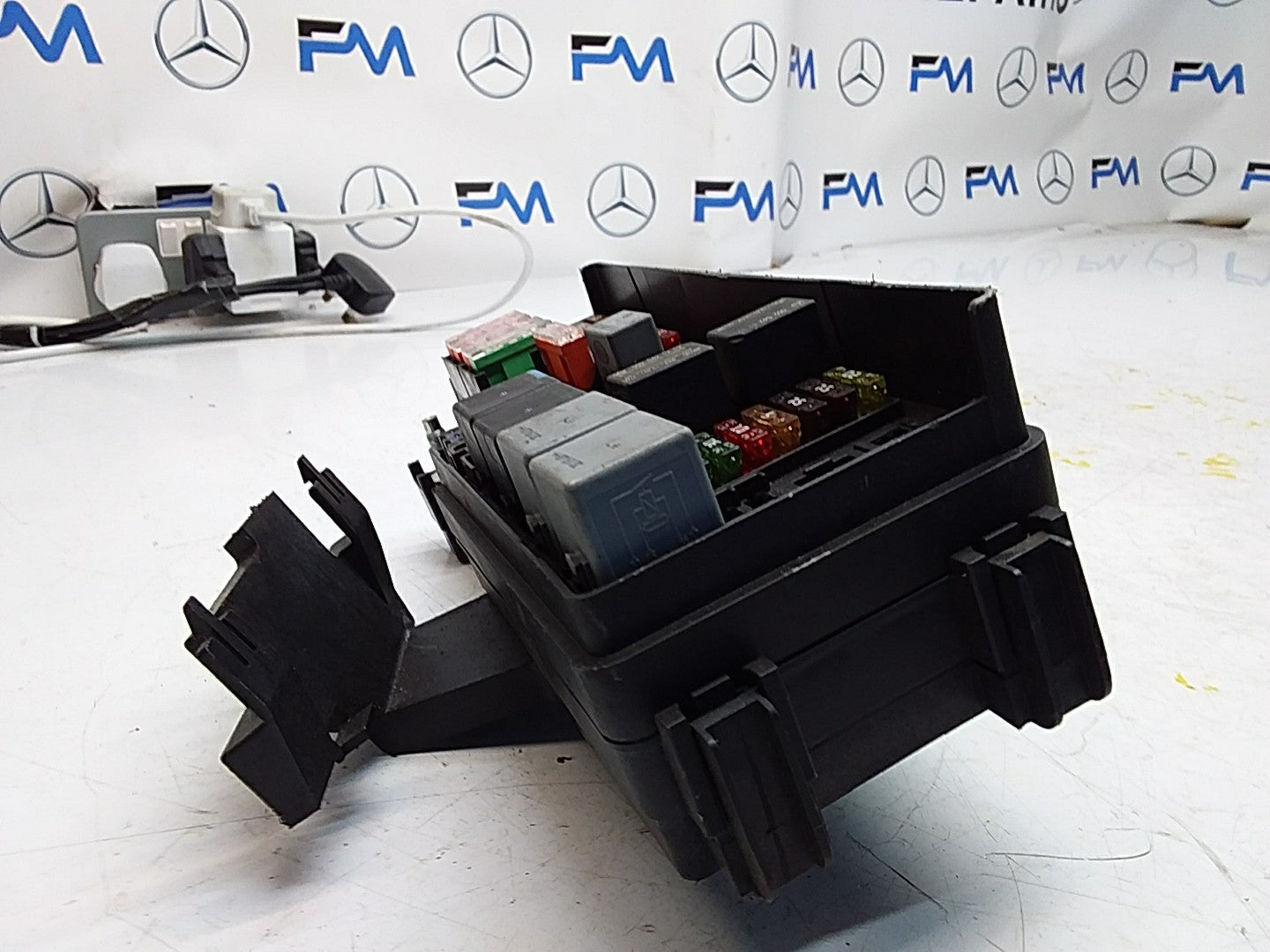 MERCEDES BENZ M-CLASS W164 2005-2011  FUSE RELAY BOX A1645403072 FMF118