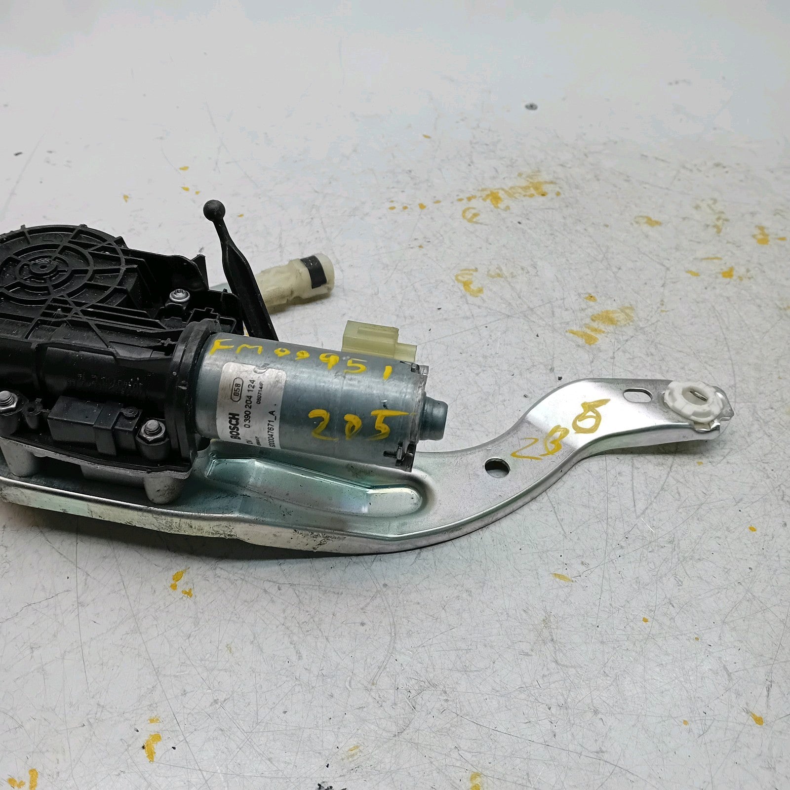 Mercedes Benz C-CLASS W205 TAILGATE POWER LIFT SOFT CLOSE 0390204 124 FM00951