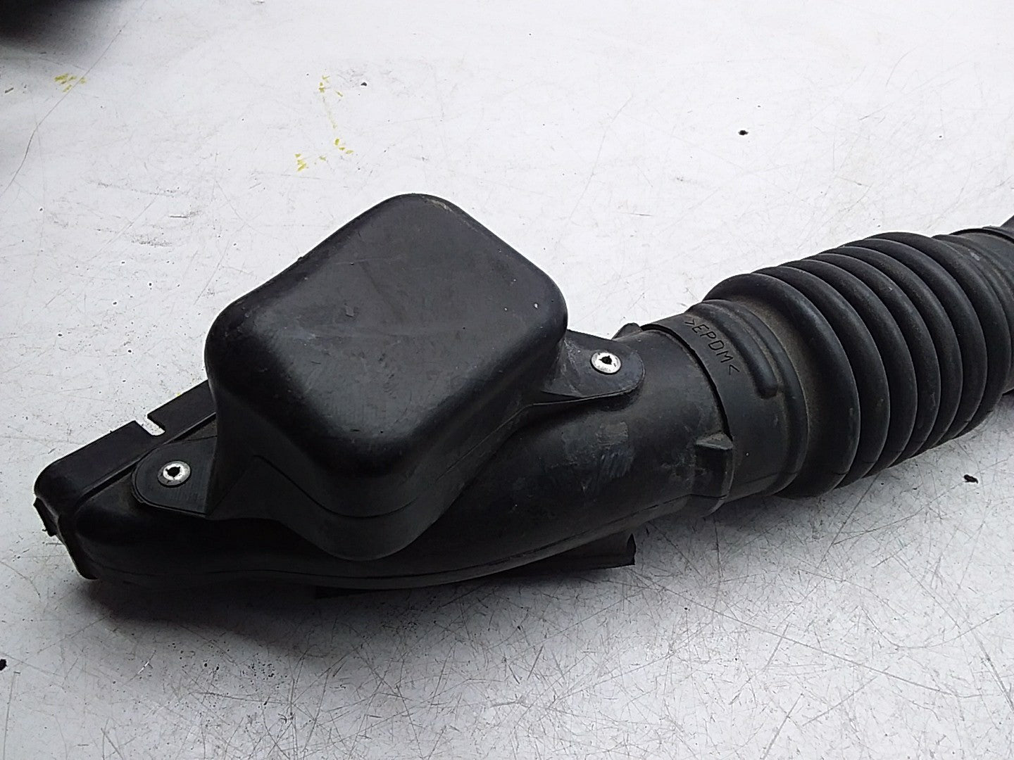 MITSUBISHI OUTLANDER AIR INTAKE TUBE  FMI62 1505A661