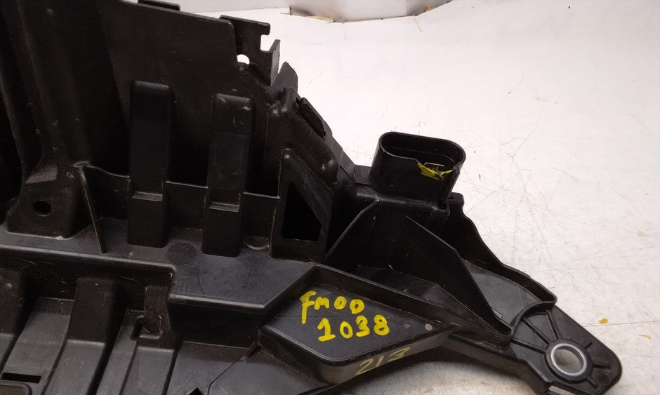 Mercedes C-CLASS W205 Fuse Relay Junction Box A2135400750 FM001038
