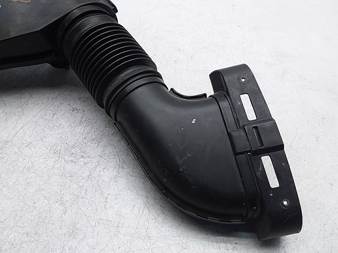 MERCEDES BENZ E-CLASS W213 AIR INTAKE TUBE A640940097 FMI22