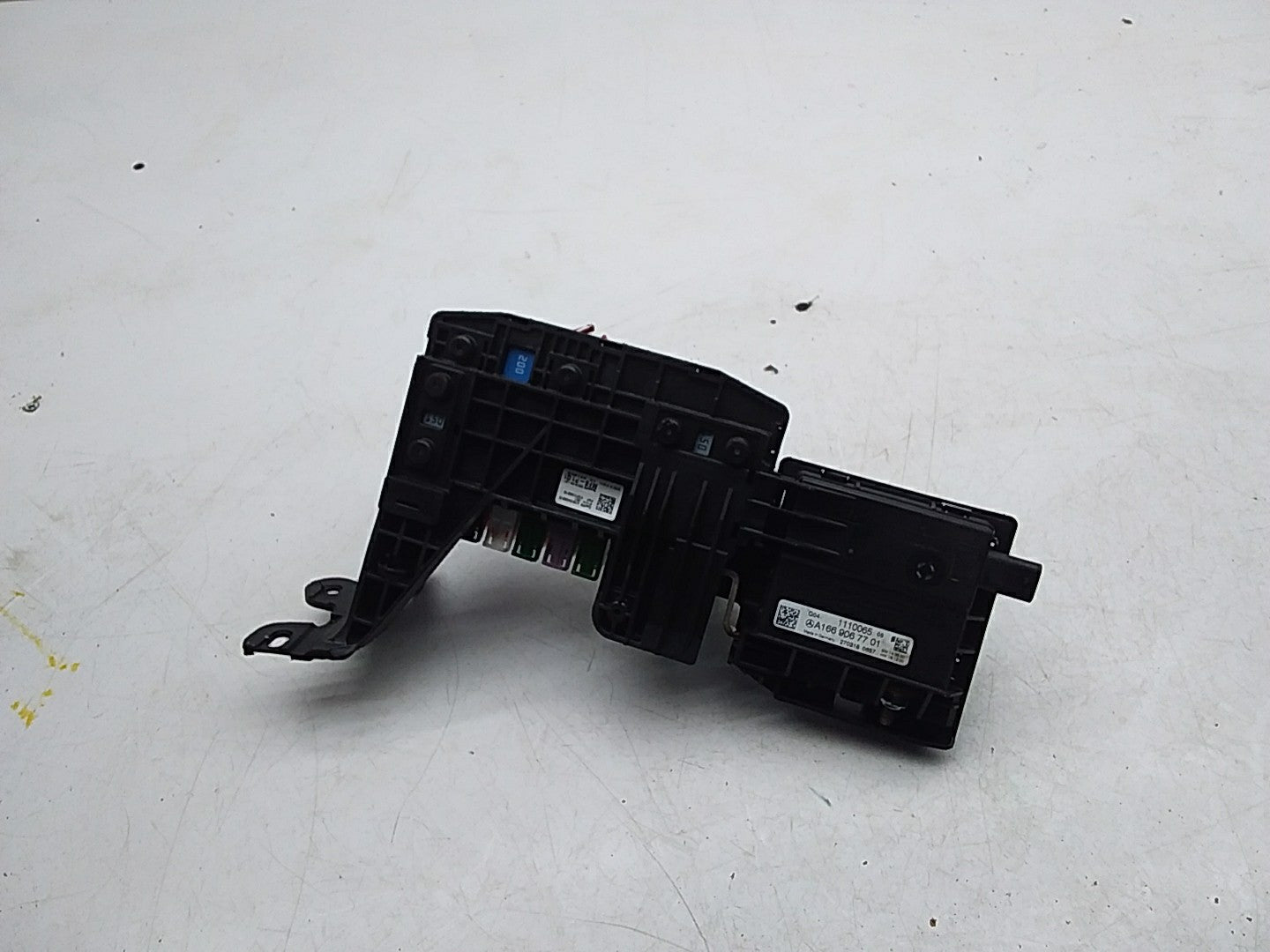 MERCEDES BENZ M-CLASS W166  FUSE RELAY BOX  A1669067701  FMF131