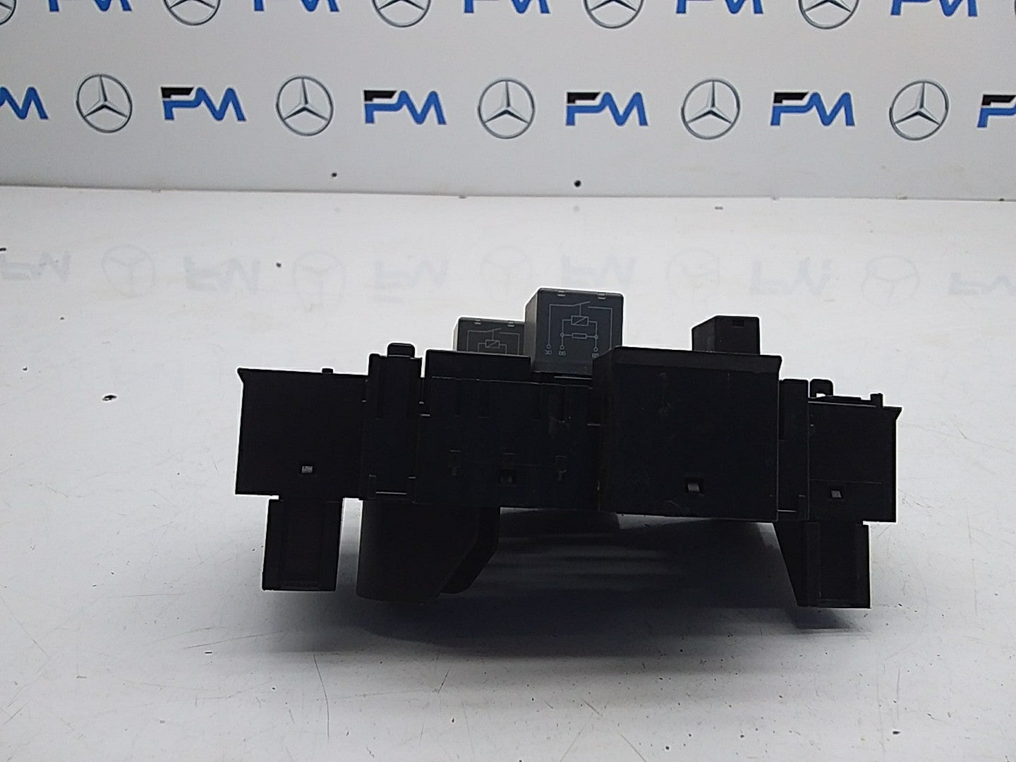 MERCEDES BENZ S-CLASS W222 FUSE BOX RELAY  A2229063202 FMF73