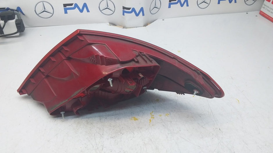 MERCEDES C-CLASS W204 PASSENGER SIDE NS REAR TAIL LIGHT A2048202964 2011 FMT107