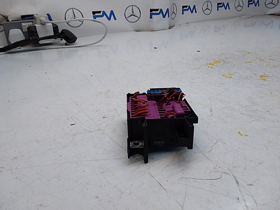 MERCEDES BENZ E-CLASS W213 2016 ONWARDS  FUSE RELAY BOX A2135400414 FMF117