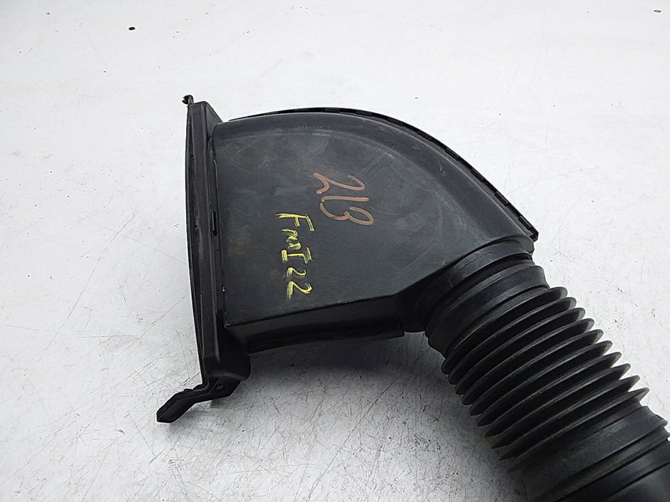 MERCEDES BENZ E-CLASS W213 AIR INTAKE TUBE A640940097 FMI22