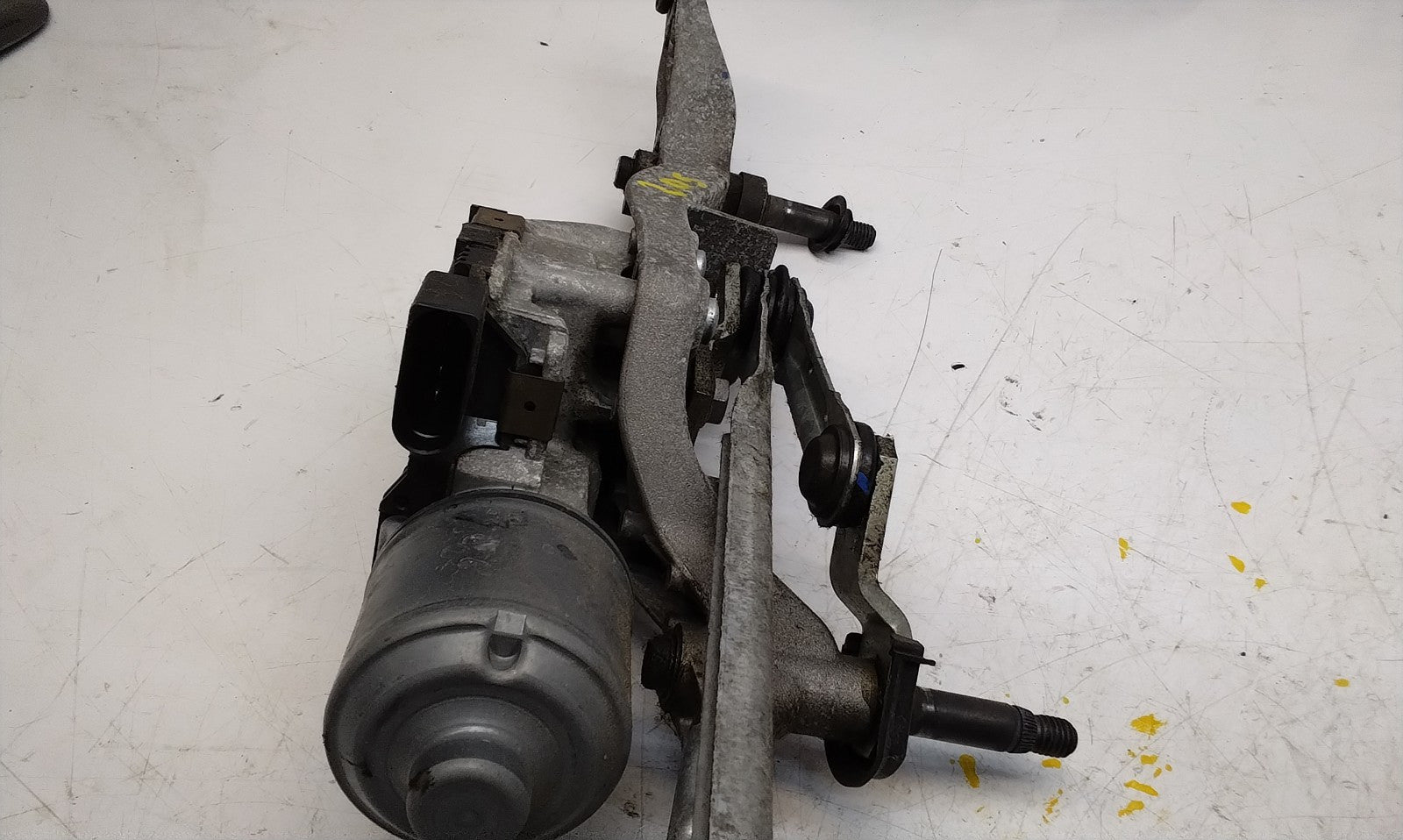 MERCEDES-BENZ C CLASS W205 FRONT WIPER MOTOR WITH LINKAGE A2059600940 FM00750