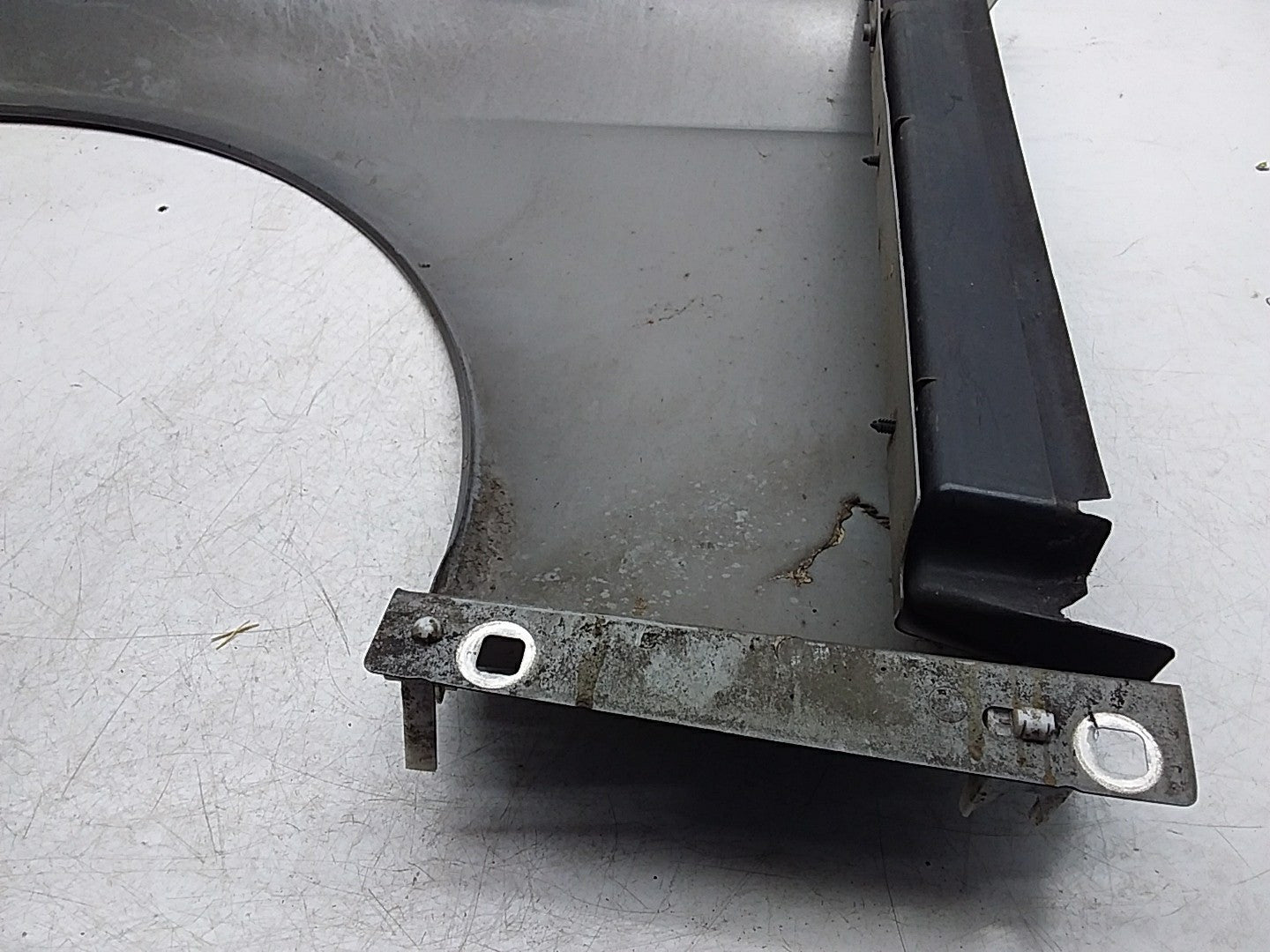MERCEDES  E-CLASS W212 OS RIGHT DRIVER SIDE WINGS FMW25 A2128610201