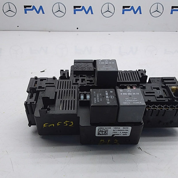 MERCEDES E CLASS FUSE RELAY BOX A2139065706 W213 2016 ONWARDS  FMF52
