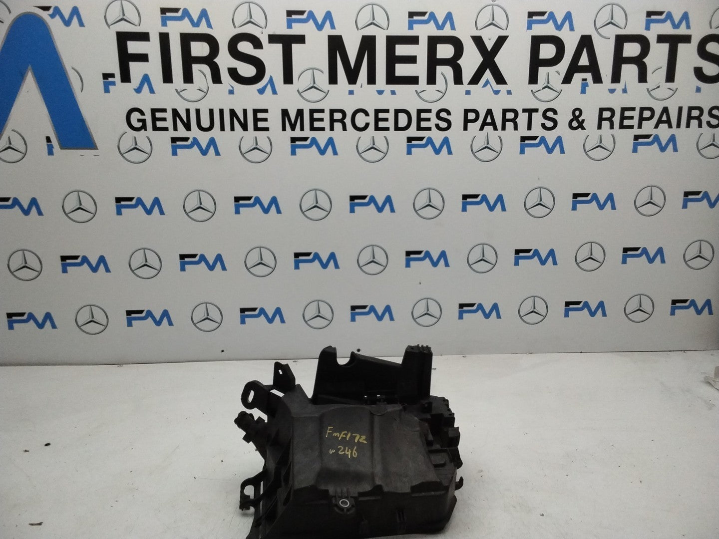MERCEDES BENZ B-CLASS FUSE RELAY  BOX A2469980601  FMF172