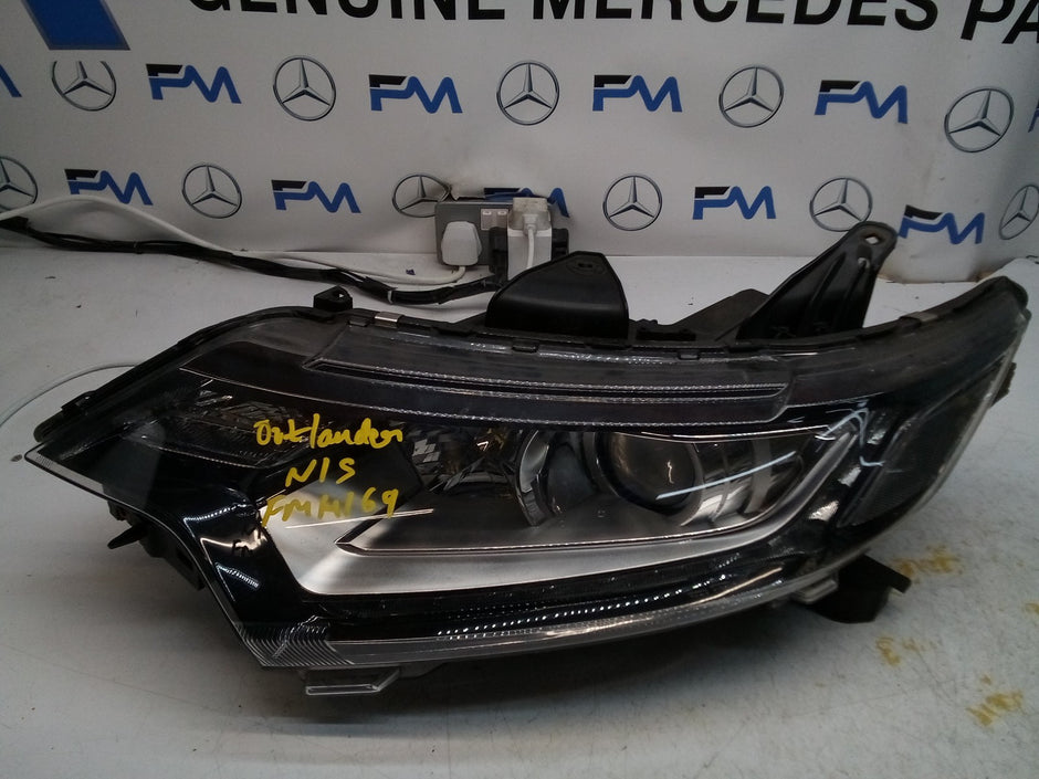 MITSUBISHI OUTLANDER MK3 2015 HEADLIGHT PASSENGER NS LEFT L0094I 086Q FMH169