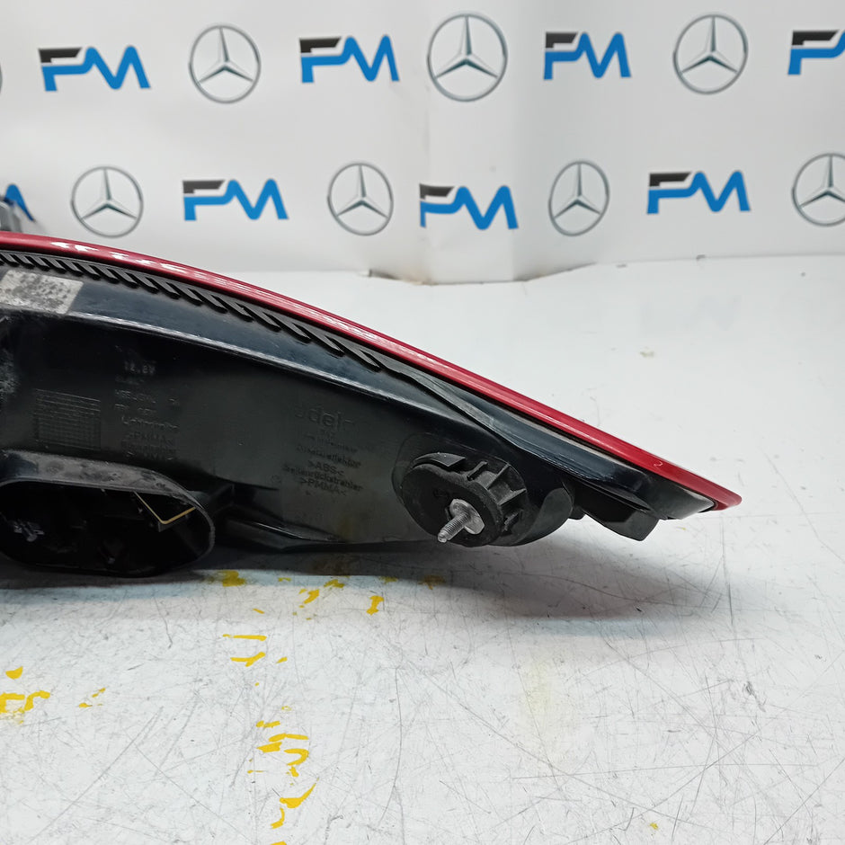 MERCEDES E-CLASS W207 COUPE PASSENGER SIDE NS REAR TAIL LIGHT A2079060158 FMT171