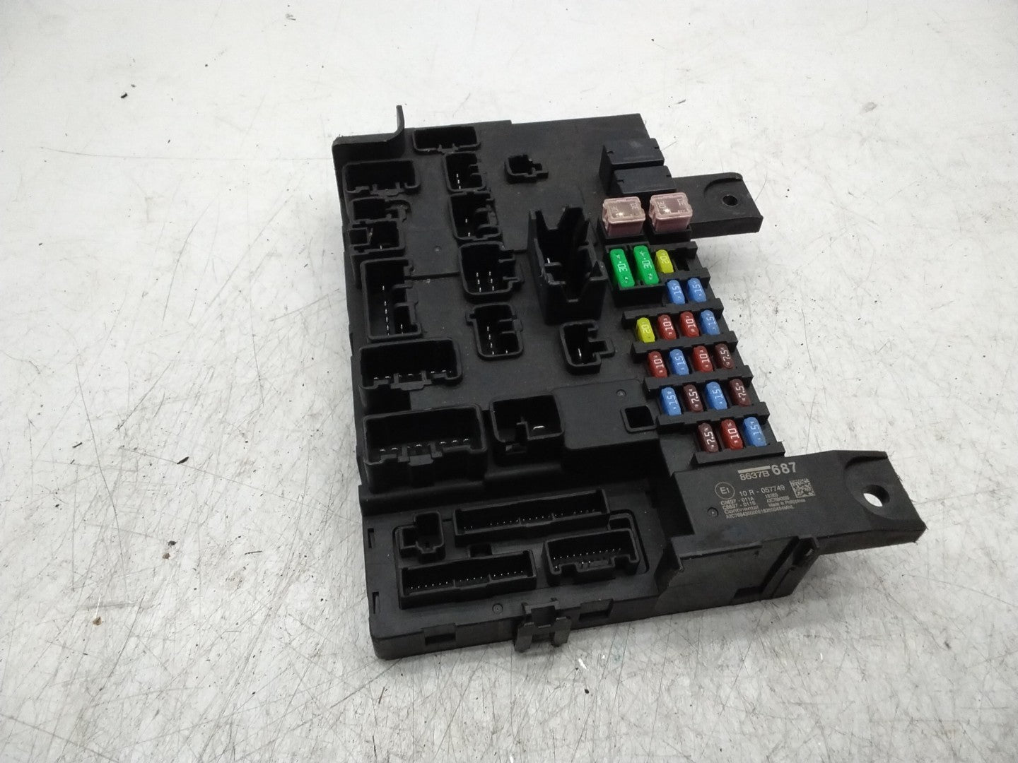 MITSUBISHI OUTLANDER FUSE RELAY  BOX  8637B687  FMF164
