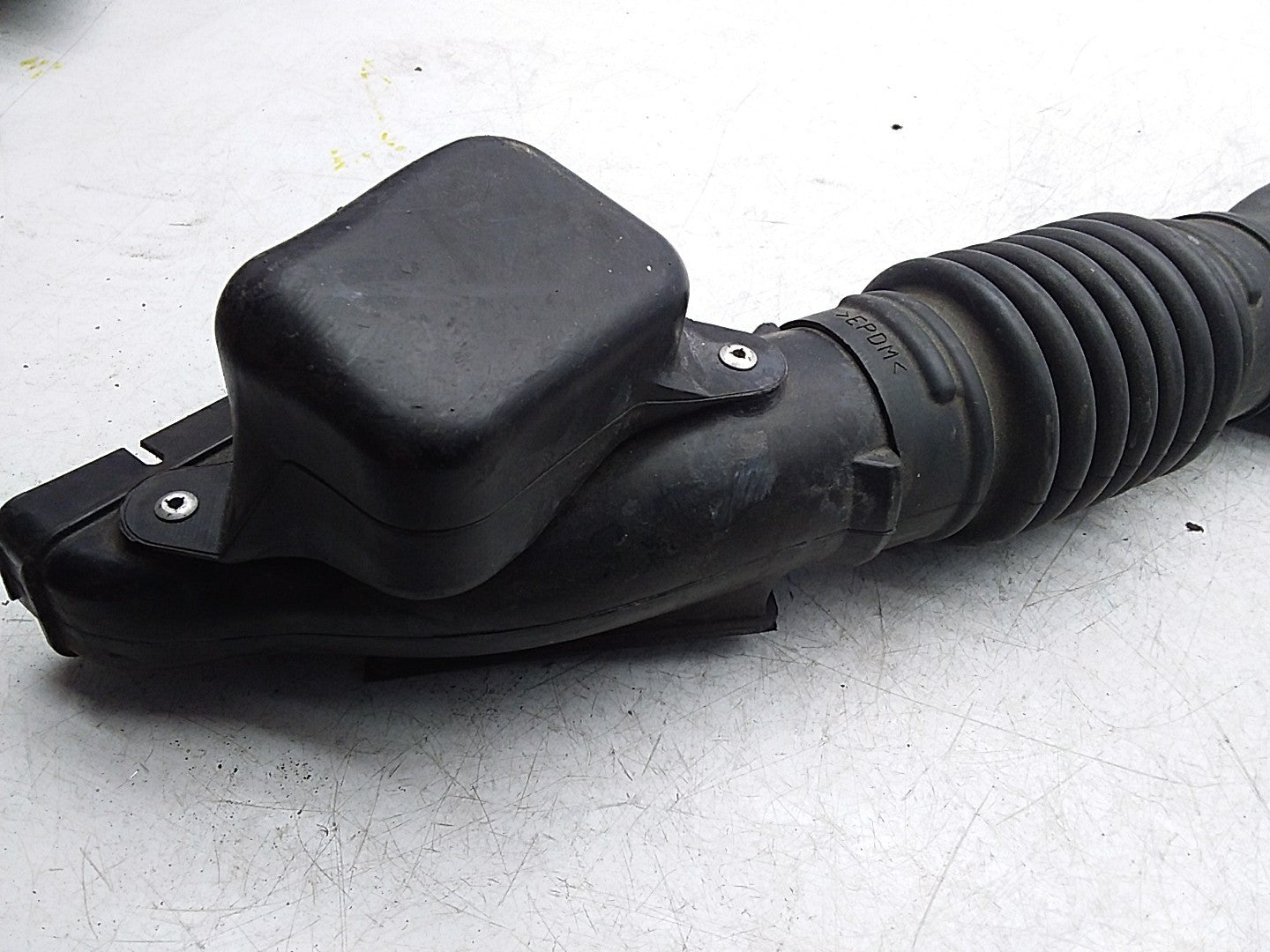 MITSUBISHI OUTLANDER AIR INTAKE TUBE  FMI62 1505A661