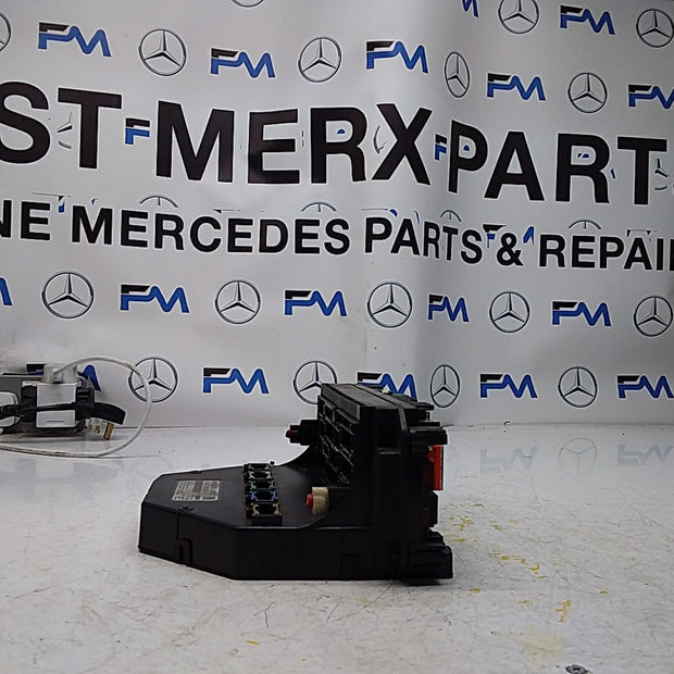 Mercedes E-CLASS W212 Fuse  Box RELAY A2129006824 FMF97