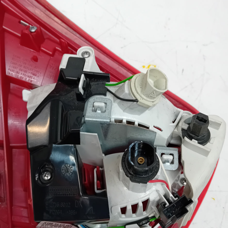 MERCEDES GLA W156 DRIVER SIDE OS REAR TAIL LIGHT A1569060458 2015 FMT166