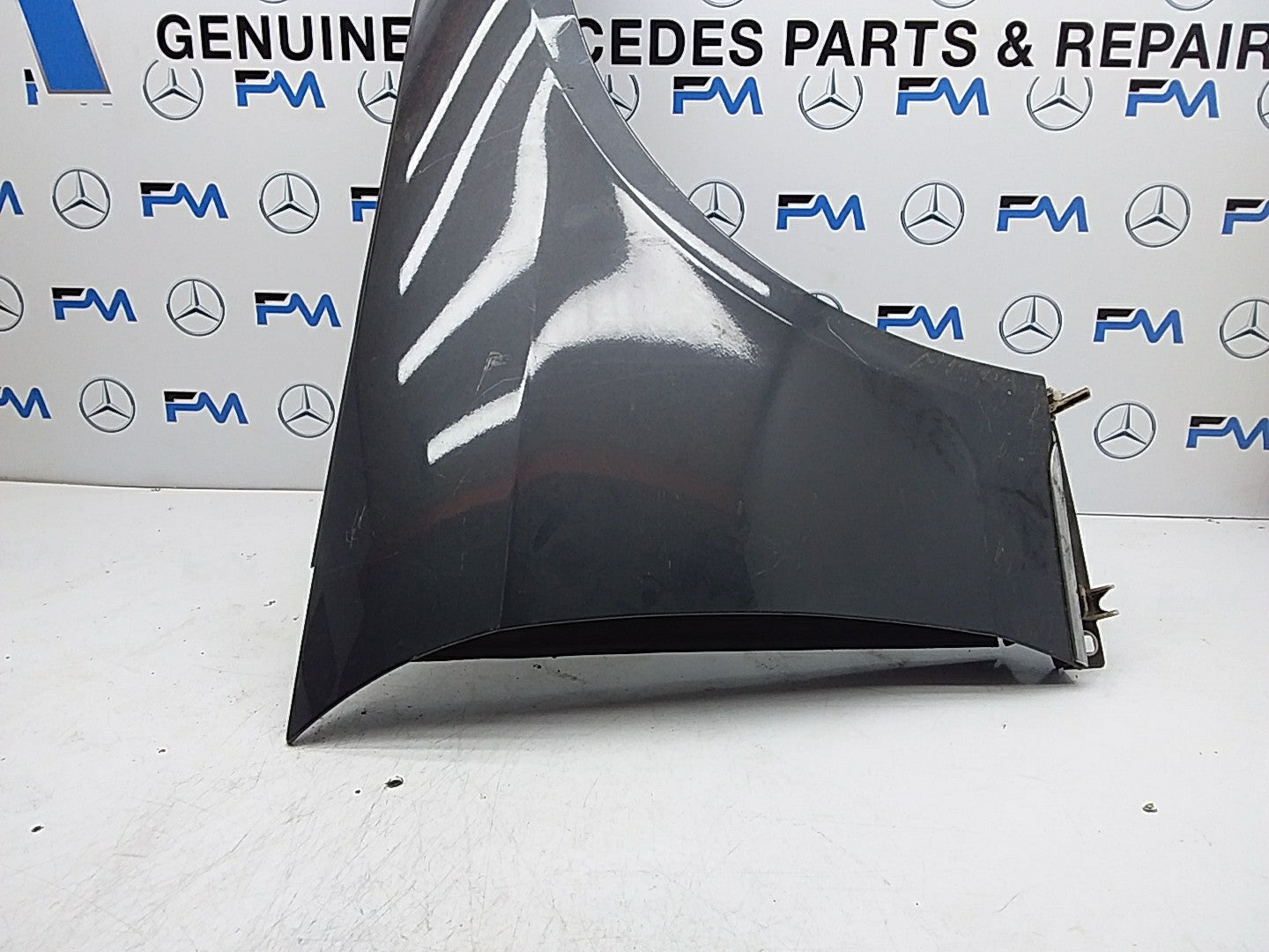 MERCEDES  E-CLASS W212 OS RIGHT DRIVER SIDE WINGS FMW23 (DAMAGED)