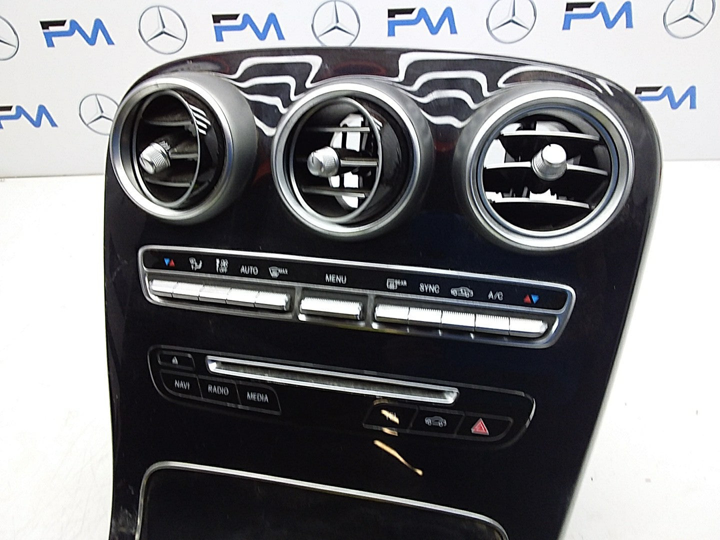 2014 ONWARDS MERCEDES C-CLASS W205 CENTRE  CONSOLE  A2056805107 FMK13 (DAMAGED)