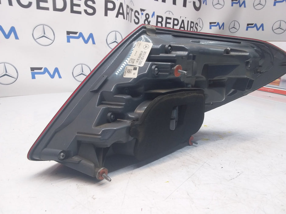 MERCEDES E-CLASS W213 2017 REAR PASSENGER N/S TAIL LIGHT A2139067900 FMT94