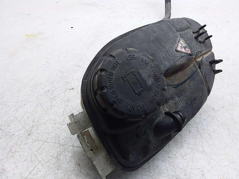 MERCEDES BENZ B-CLASS W246 COOLANT EXPANSION TANK  A2465000049 FMC125 (DAMAGED)