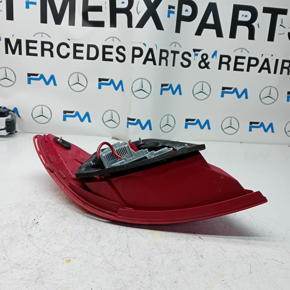 MERCEDES C-CLASS W204 DRIVER SIDE OS REAR TAIL LIGHT A2048205864 2011 FMT119