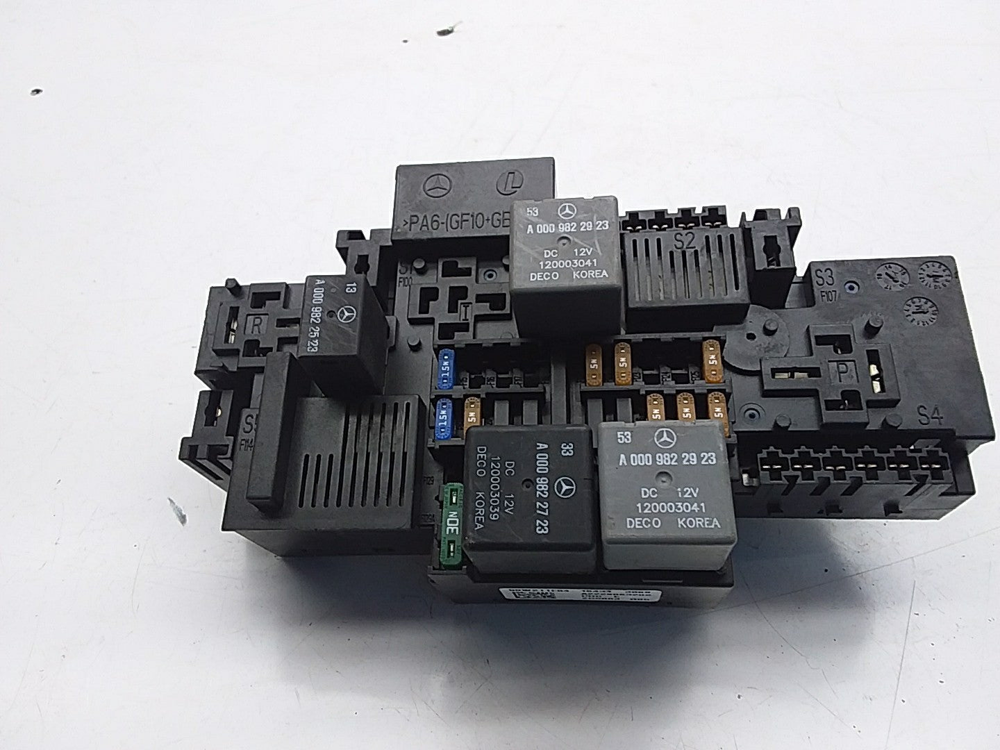 MERCEDES BENZ S-CLASS W222 FUSE BOX RELAY  A2229063202 FMF73