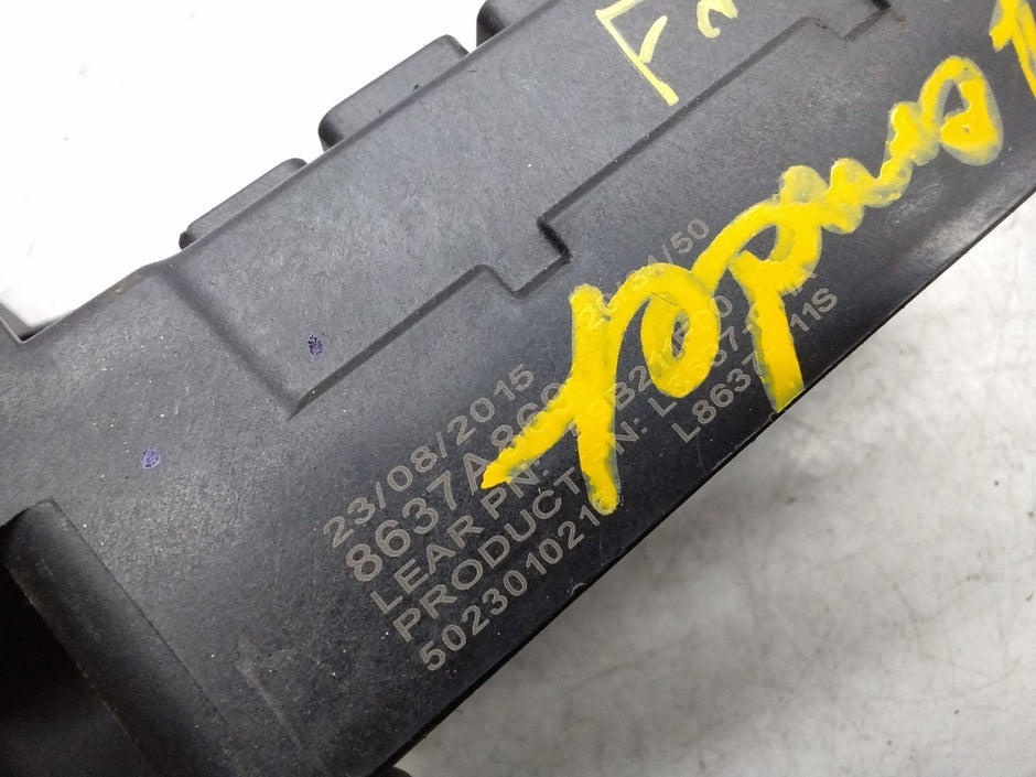 MITSUBISHI OUTLANDER FUSE RELAY  BOX  8637A869  FMF163