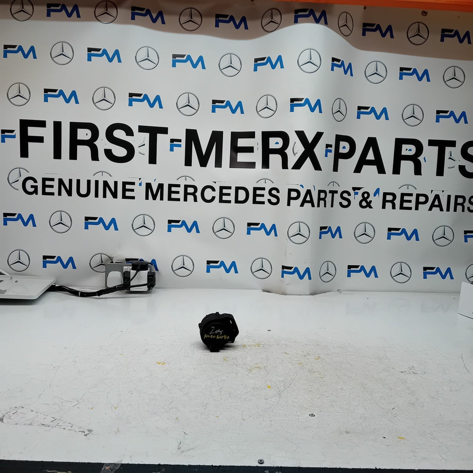 Mercedes C E-CLASS W211 ELECTRIC COOLANT WATER PUMP A2118350028 FM001090