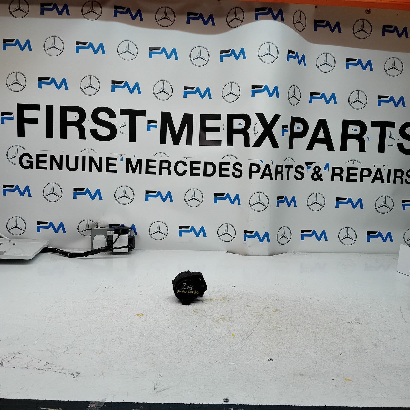 Mercedes C E-CLASS W211 ELECTRIC COOLANT WATER PUMP A2118350028 FM001090