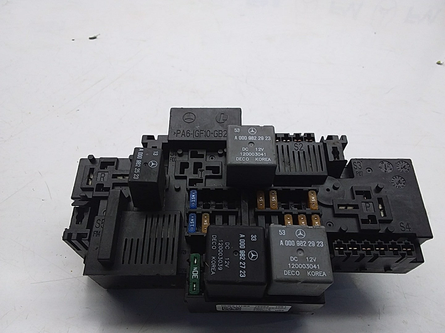 MERCEDES BENZ S-CLASS W222 FUSE BOX RELAY  A2229063202 FMF67