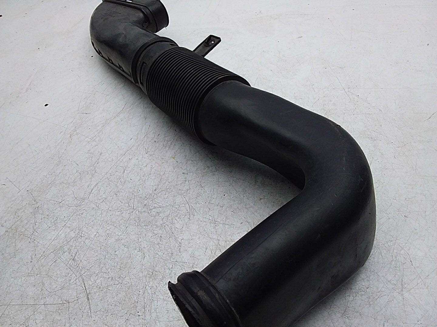 MERCEDES BENZ E-CLASS W212 AIR INTAKE TUBE A6510903437 FMI14