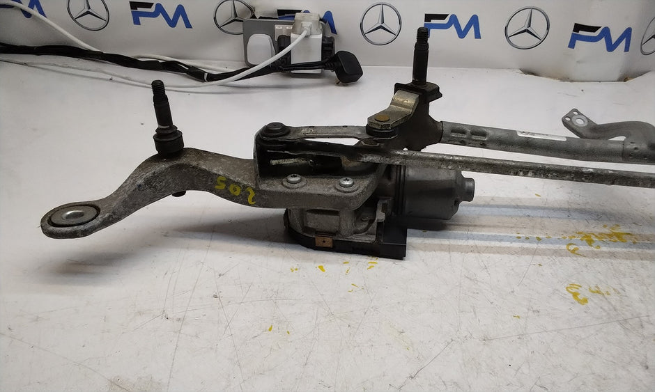 MERCEDES-BENZ C CLASS W205 FRONT WIPER MOTOR WITH LINKAGE A2059600940 FM00750