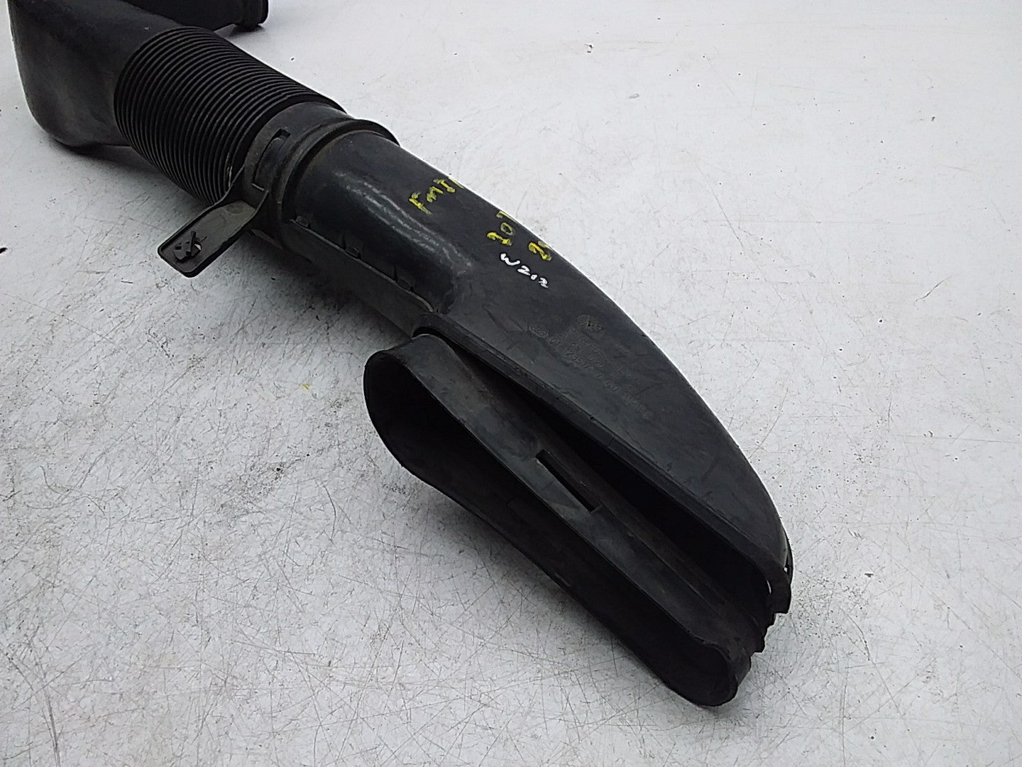 MERCEDES BENZ E-CLASS W212 AIR INTAKE TUBE A6510903437 FMI10