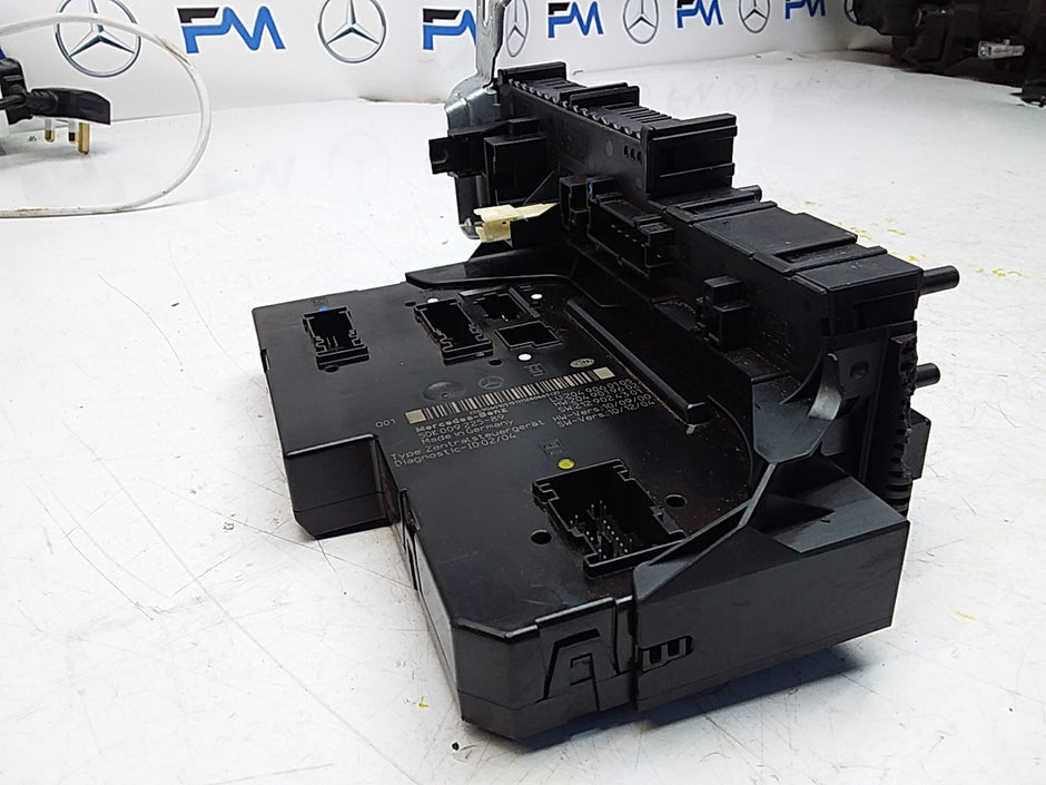 MERCEDES C-CLASS W204  FUSE  BOX RELAY A2049060105 FMF103