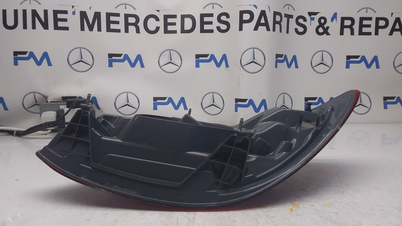 MERCEDES E-CLASS W213 PASSENGER SIDE NS REAR TAIL LIGHT 2016 FMT101