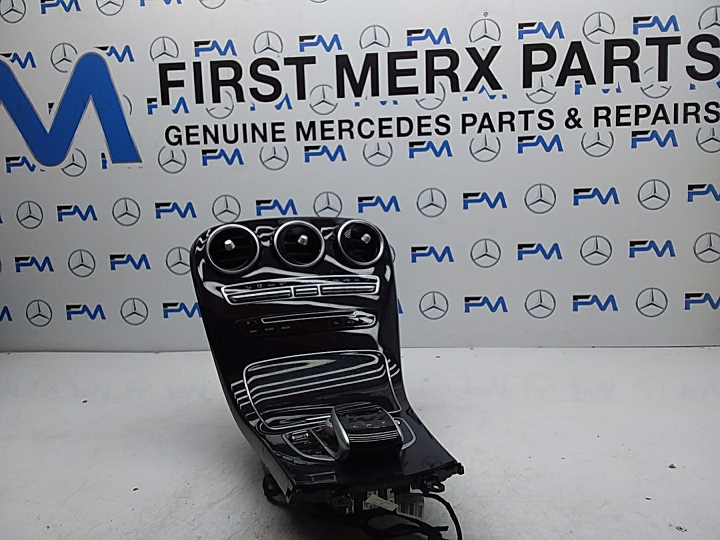 2014 ONWARDS MERCEDES C-CLASS W205 CENTRE  CONSOLE  A2056807210 FMK15 (DAMAGED)