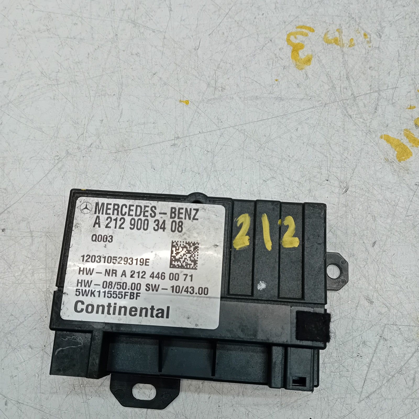 Mercedes  E-CLASS W212 Fuel Pump Module Control Unit A2129003408 FM00864