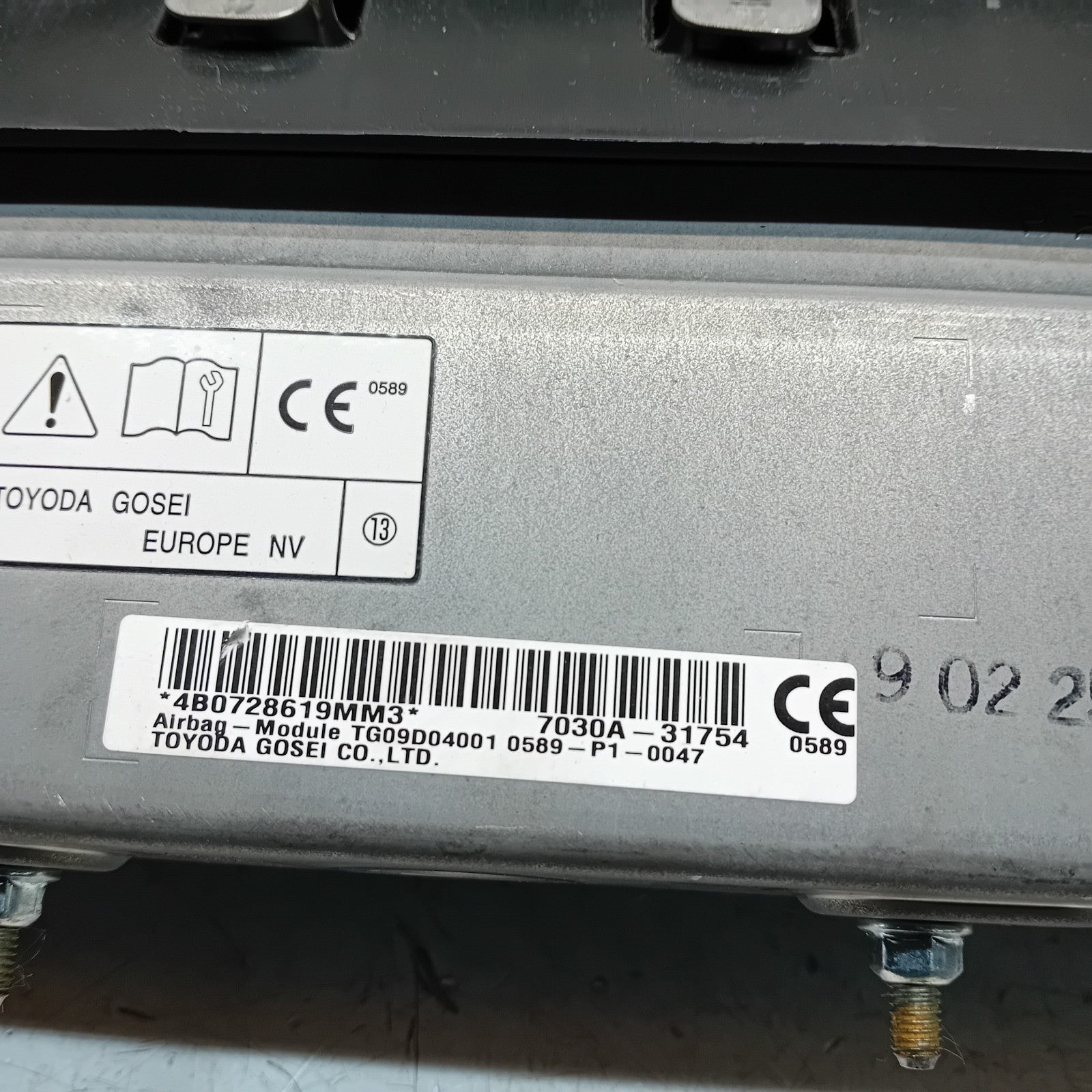 MITSUBISHI OUTLANDER MK3 KNEE AIR SRS BAG RIGHT DRIVER SIDE 7030A-31754 FM00990