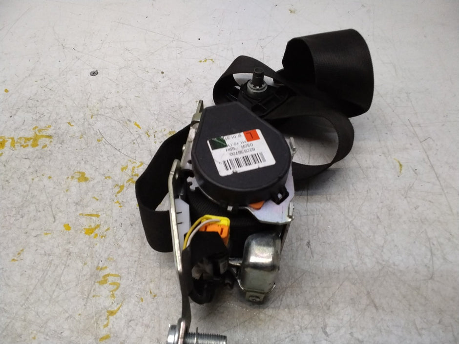 MERCEDES BENZ GLE W166 SIDE REAR SEAT BELT A1668603185 FMS370 NSR