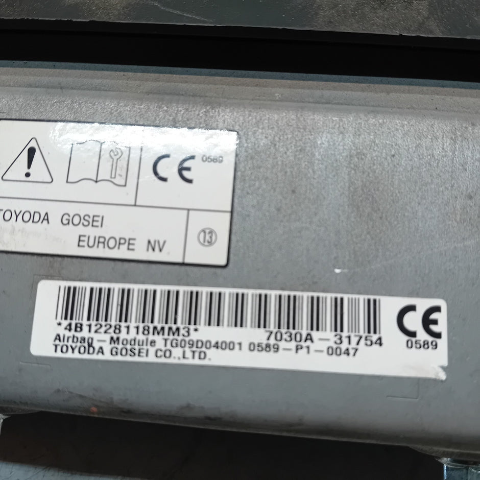 MITSUBISHI OUTLANDER MK3 KNEE AIR SRS BAG RIGHT DRIVER SIDE 7030A-31754 FM00987