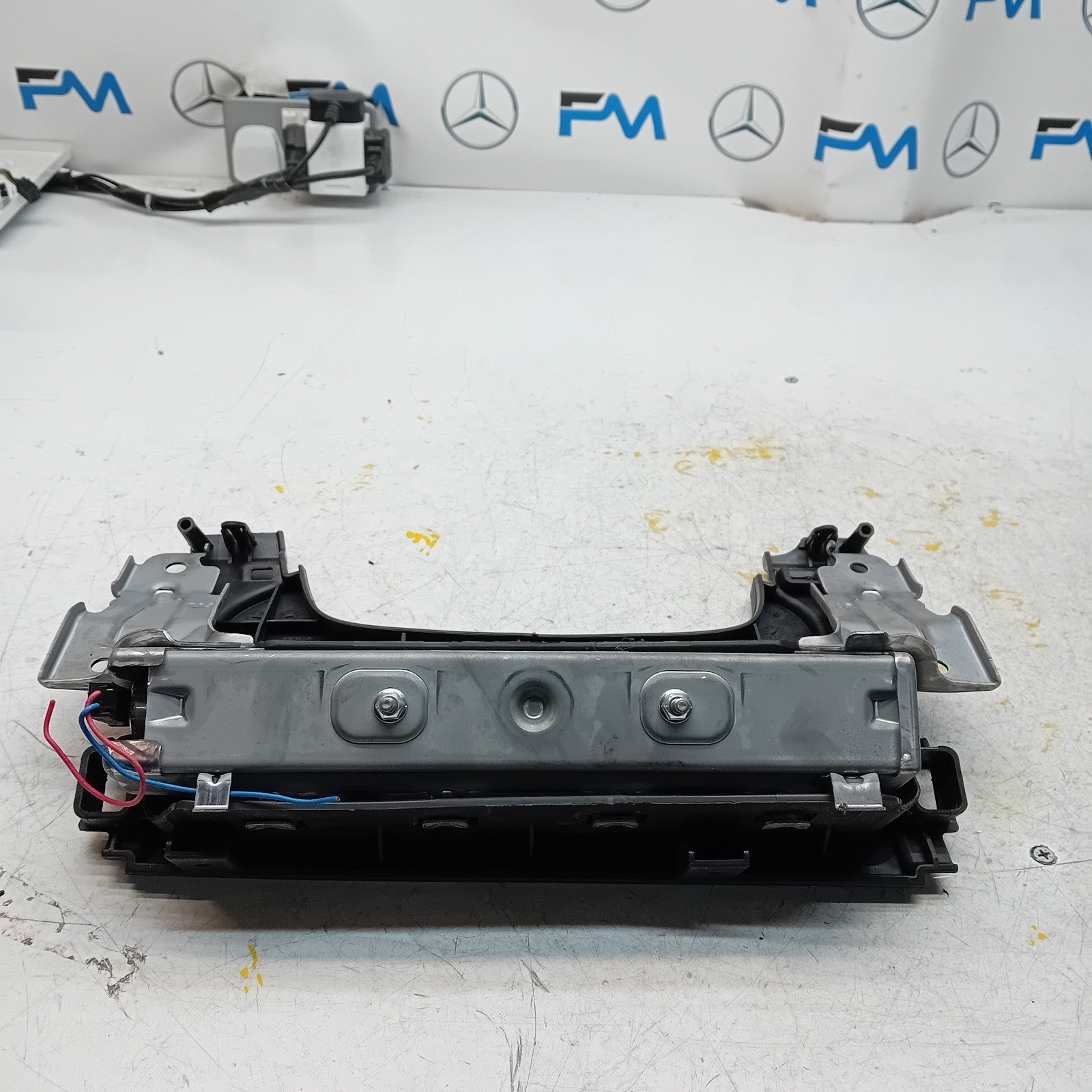MITSUBISHI OUTLANDER MK3 KNEE AIR SRS BAG RIGHT DRIVER SIDE 7030A-31754 FM00988