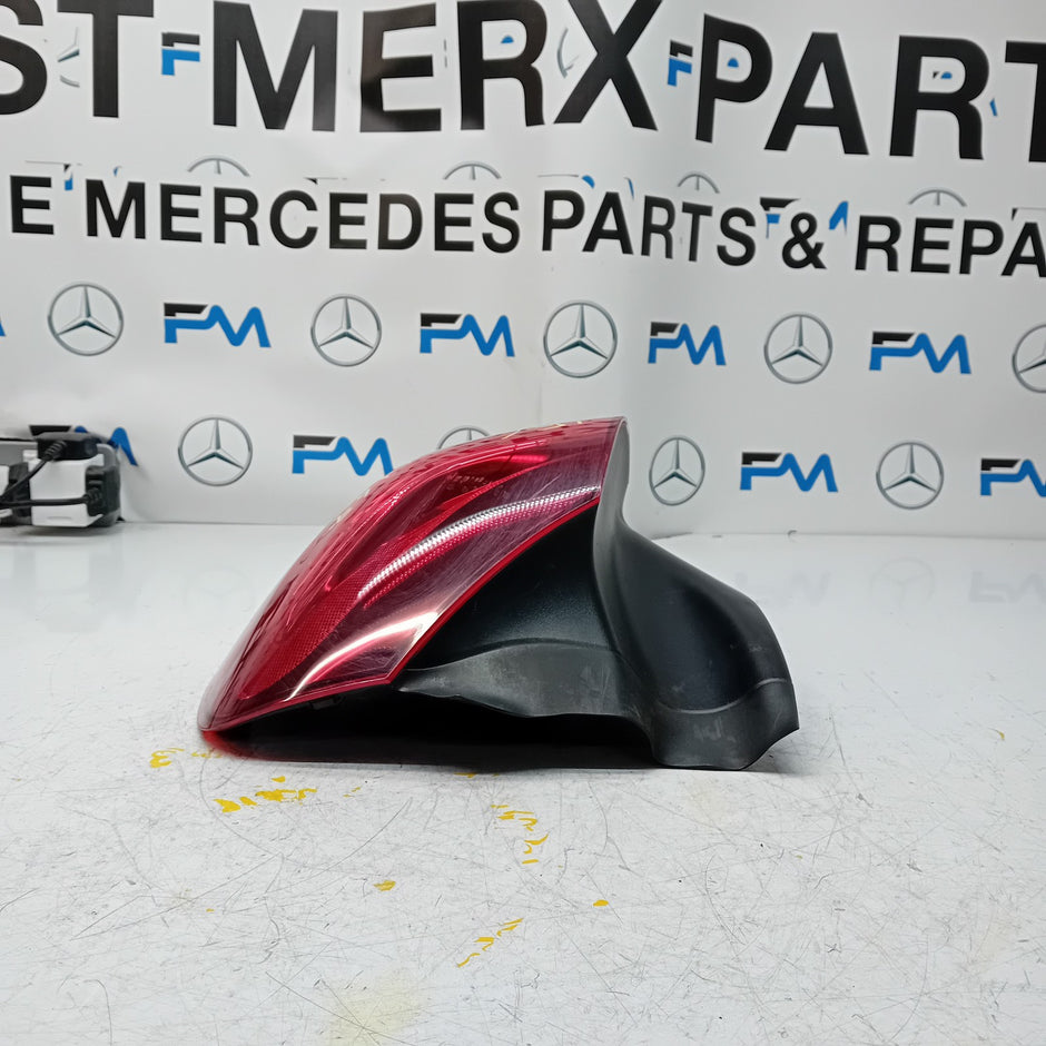 MERCEDES GLA W156 DRIVER SIDE OS REAR TAIL LIGHT A1569069800 2019 FMT167