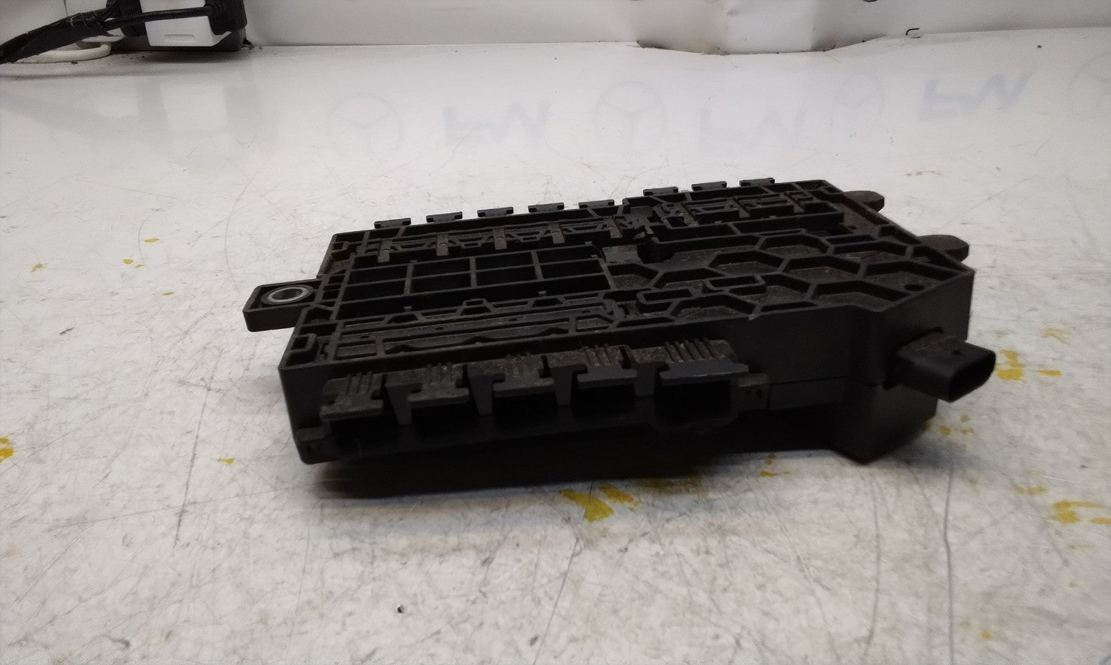 MERCEDES C-CLASS W205 2014 On FUSE RELAY DISTRIBUTION BOX A2055402850 FM001036