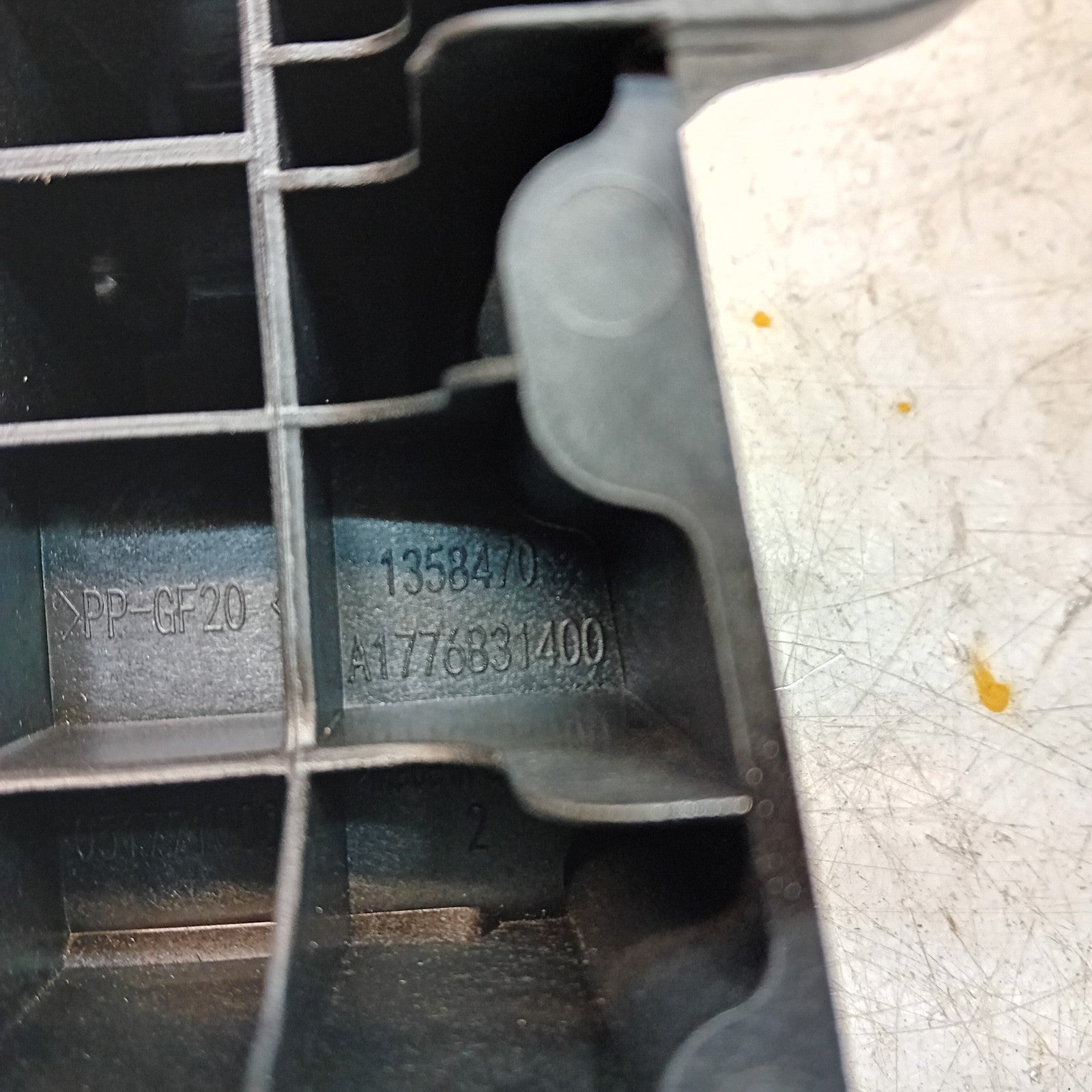 MERCEDES A CLASS W177 CENTRE CONSOLE GEAR SHIFT KNOB BRACKET A1776831400 FM00924
