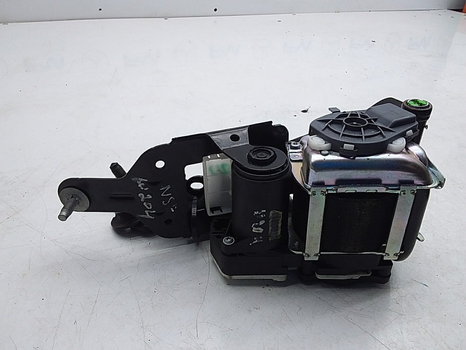 MERCEDES C-CLASS W204 SEAT BELT FRONT LEFT PASSENGER SIDE A2048601985 FMS213 NSF