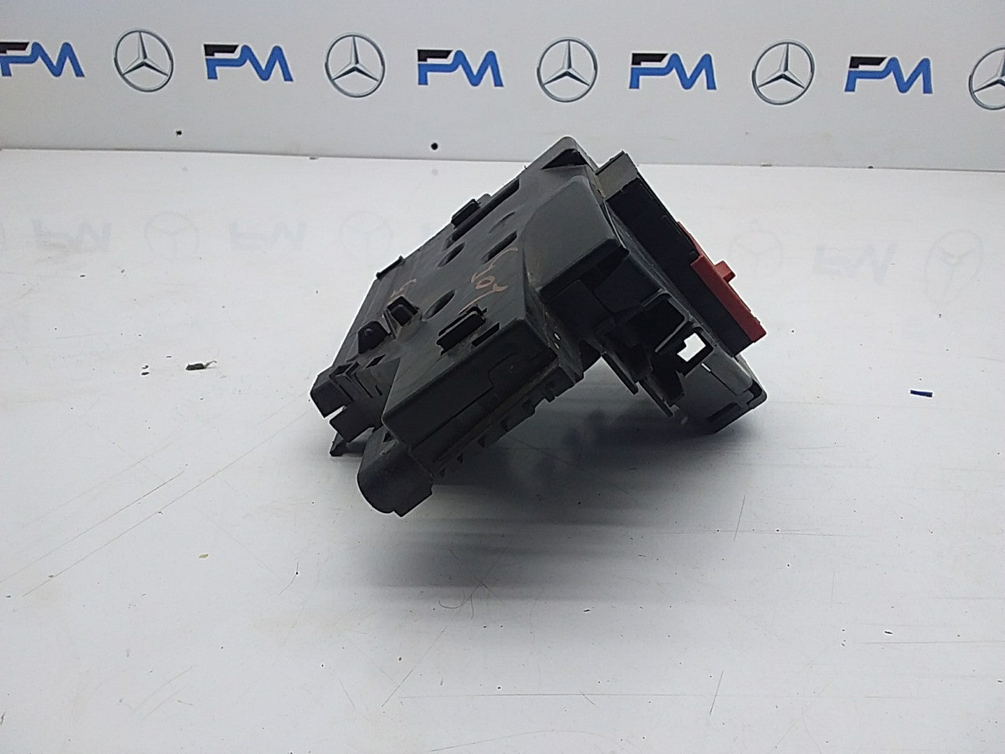 MERCEDES C CLASS C220 W205 MK4 2014 DIESEL BATTERY FUSE BOX A2055402250 FMF01