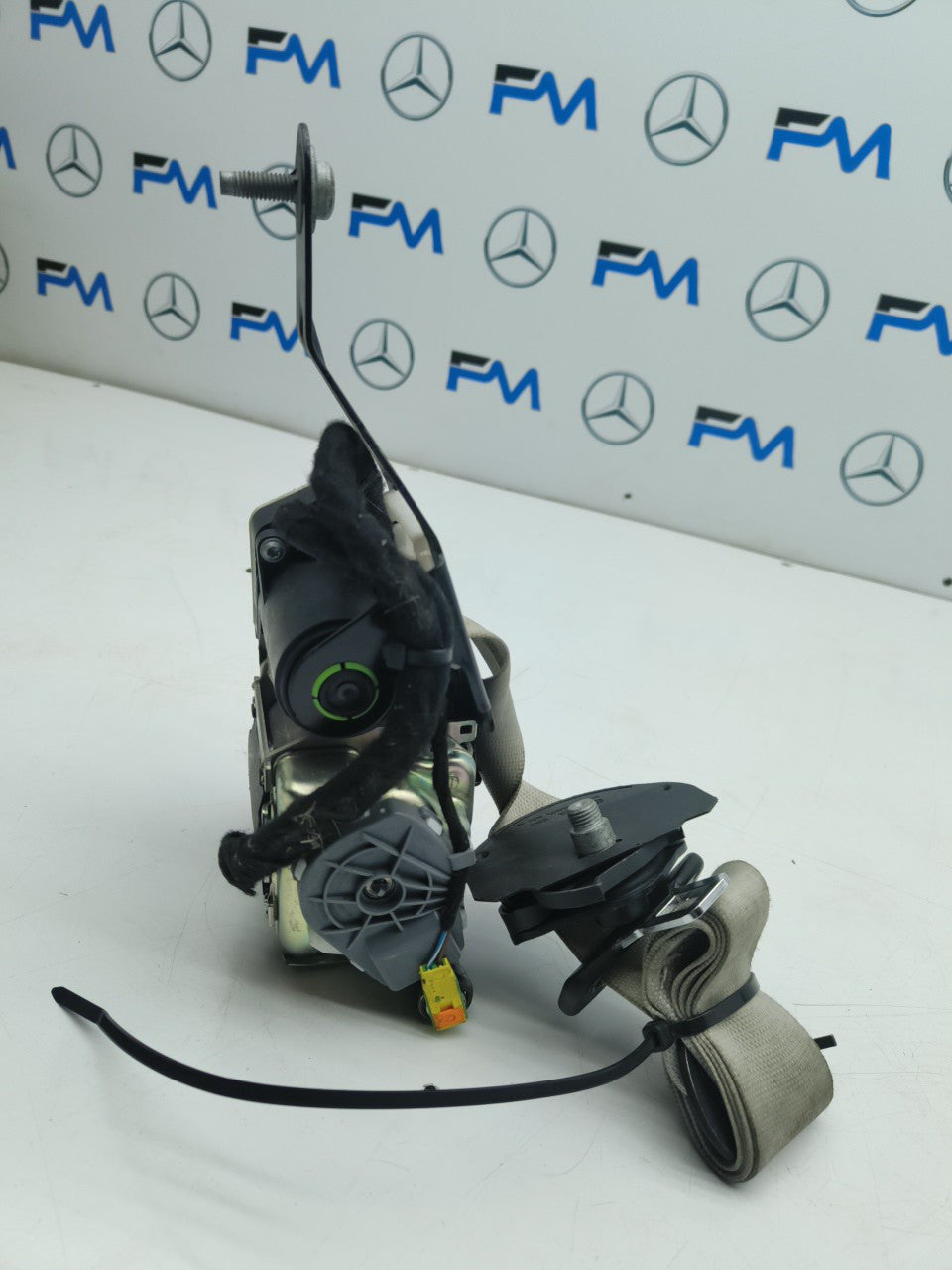MERCEDES E CLASS W212  SEAT BELT FRONT LEFT PASSENGER SIDE A2128600786 FMS19 NSF