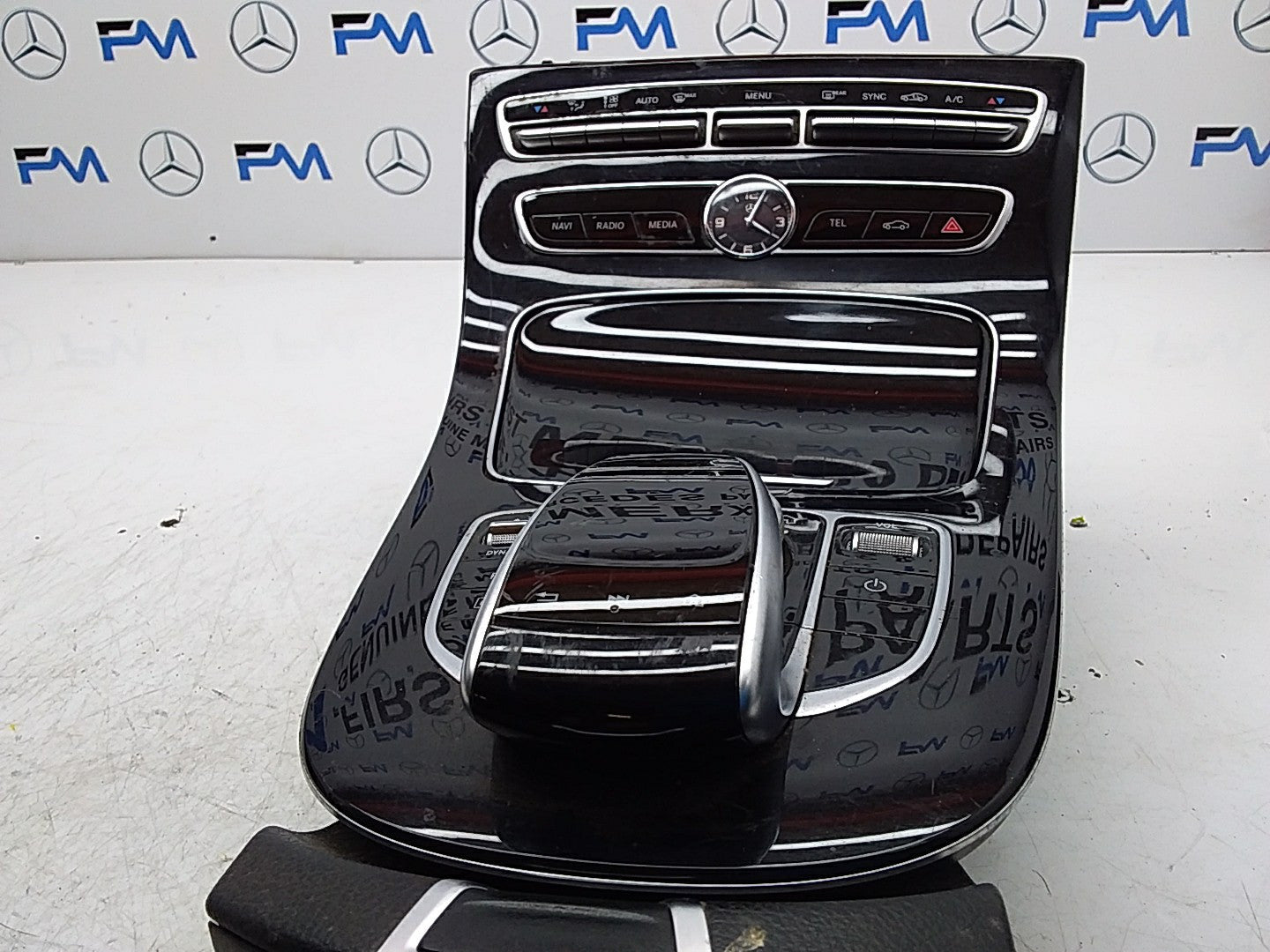 2016-2019 MERCEDES E CLASS W213 CENTRE  CONSOLE  A2138100815 FMK08