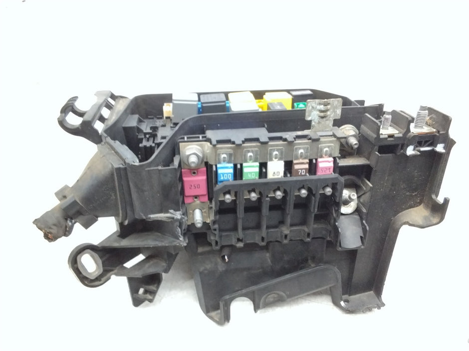MERCEDES BENZ B-CLASS FUSE RELAY  BOX A2469980601  FMF172