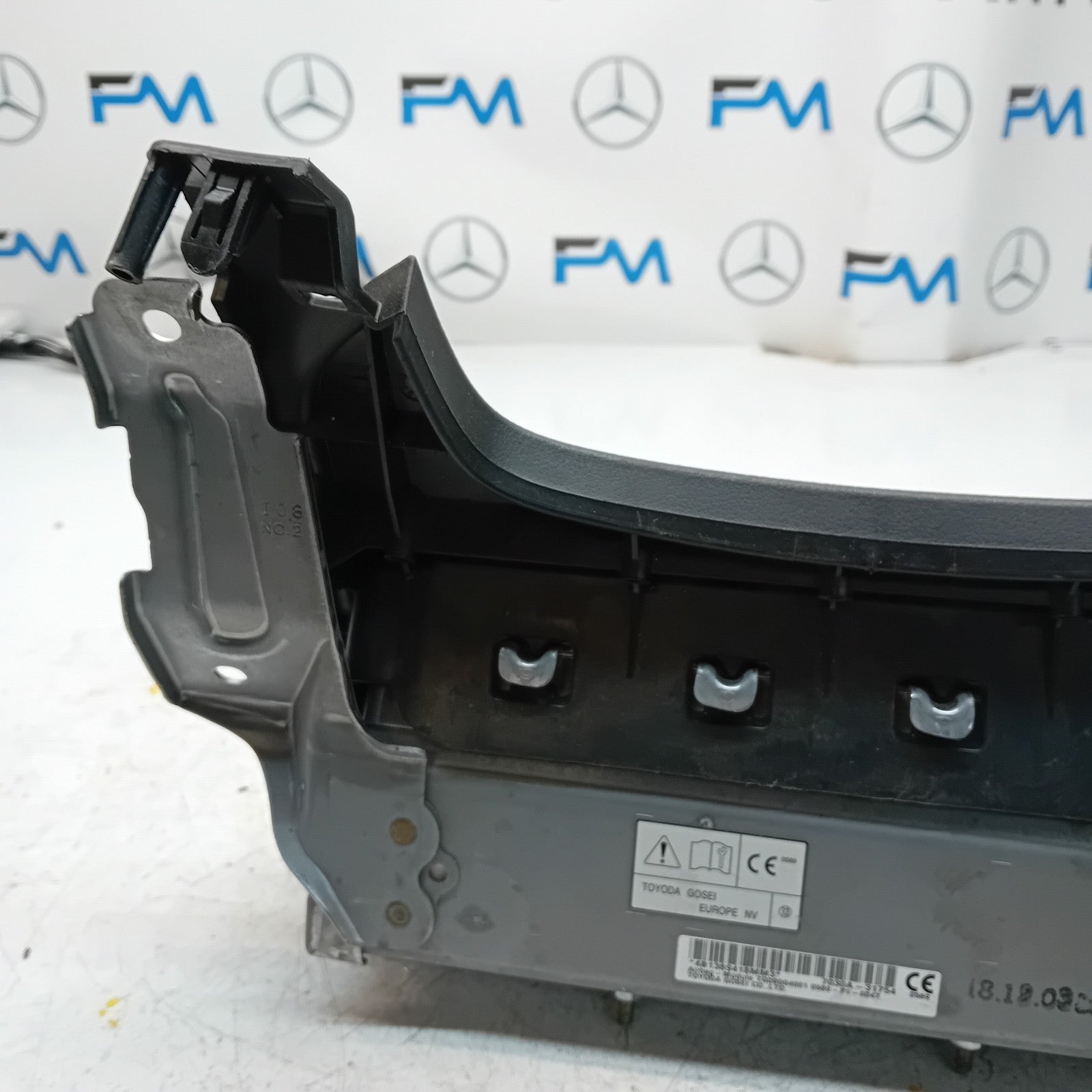 MITSUBISHI OUTLANDER MK3 KNEE AIR SRS BAG RIGHT DRIVER SIDE 7030A-31754 FM00992